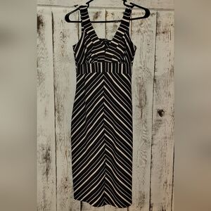 Black and White Sleeveless V-Neck Sheath Dress